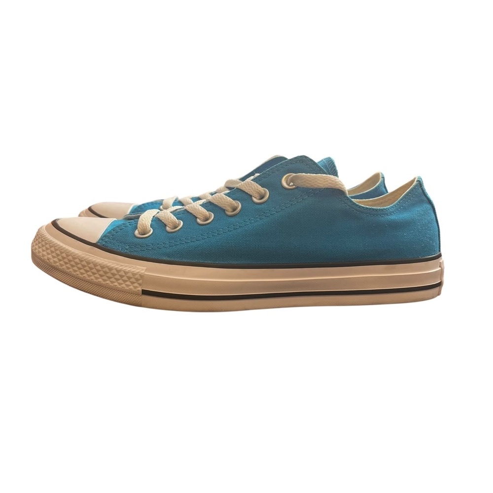 Converse All Star Chuck Taylor Vivid Blue
Women's 8.5/Men 6.5 Sneakers